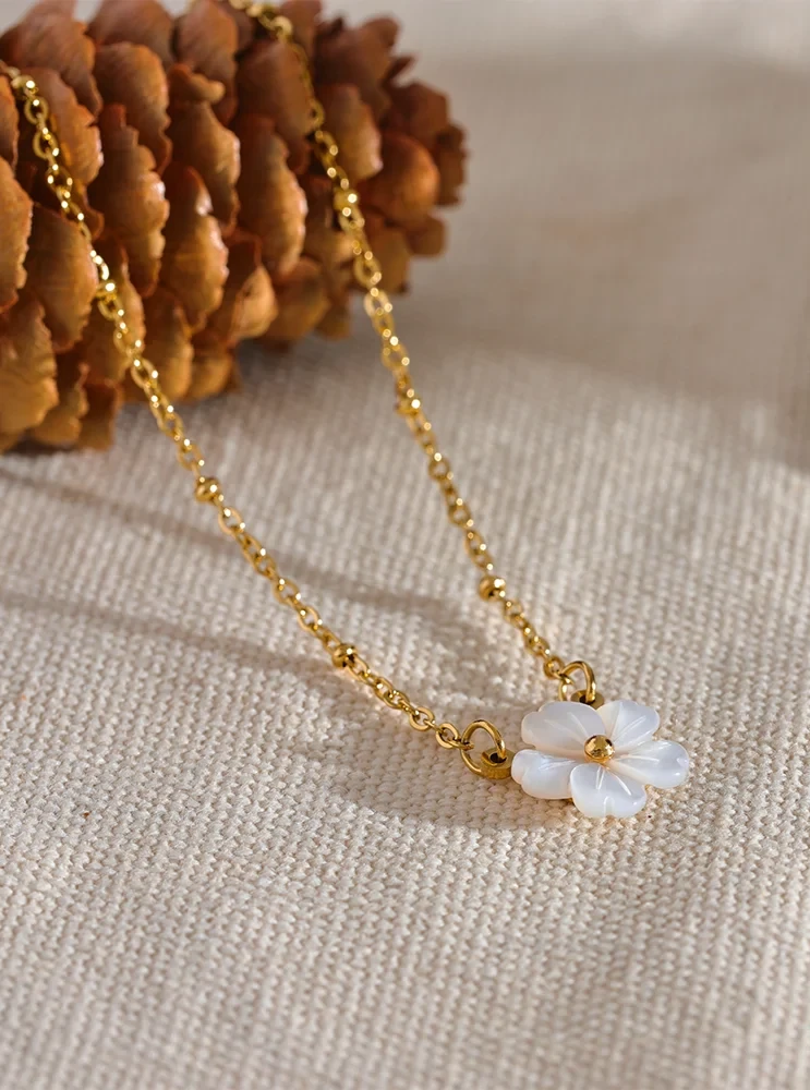 18K Gold Plated Stainless Steel Natural Shell Flower Pendant Necklace